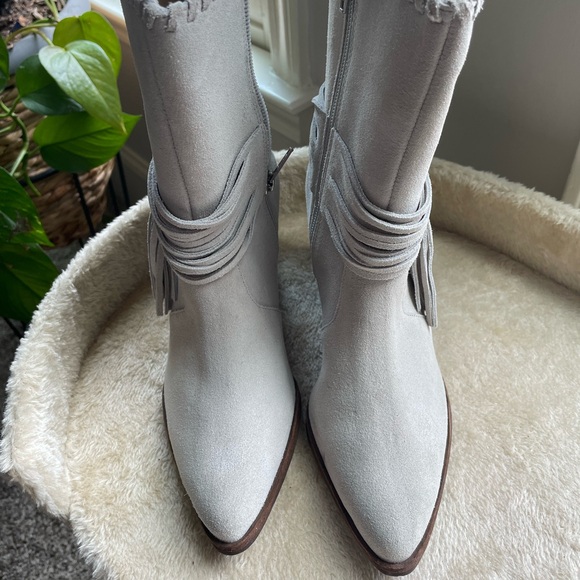 Chocolat Blu Azzo Western Style Boot in Ice Suede in SZ 7 new w/o Box - Picture 7 of 10